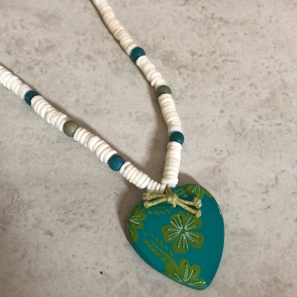 9.5” Hawaiian puka shell necklace with floral heart - Picture 3 of 5